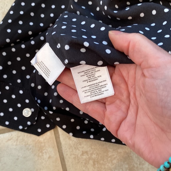 Long sleeve blouse, tie front, sleeves can be rolled up. Excellent condition! - Picture 4 of 5